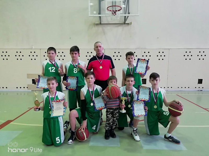 Шимановские спортсмены - победители баскетбольного турнира