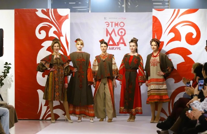 «Этно-мода на Амуре»: на подиуме лаборатория моды «Шкетов»