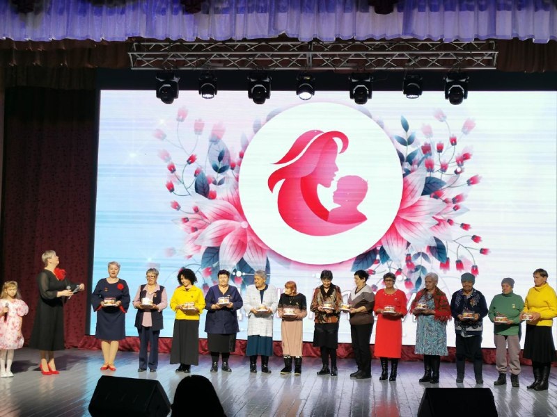 «Будь всегда со мною рядышком, чтоб смогла меня обнять...»