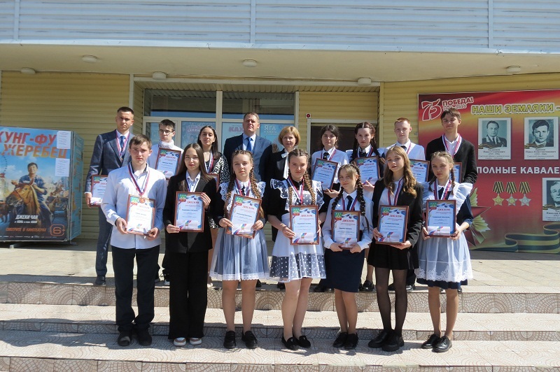Талантливые школьники Шимановска  награждены стипендией мэра города