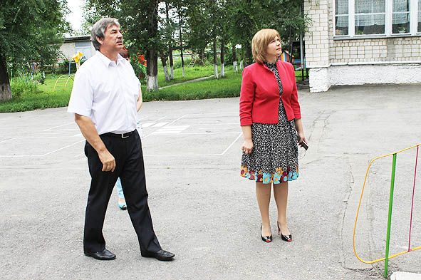 Мэр города и представители "Единой России" приняли участие  в "приемке" школ