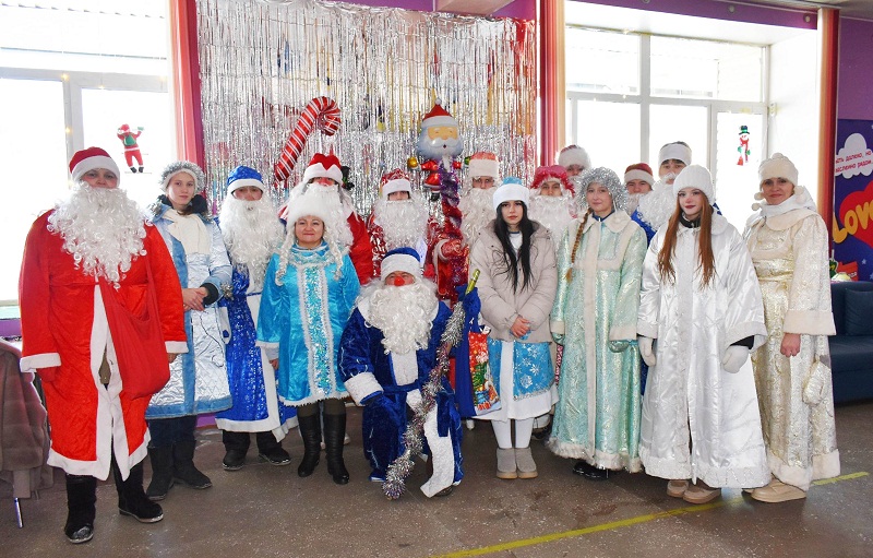 Городские улицы наполнились праздничным настроением