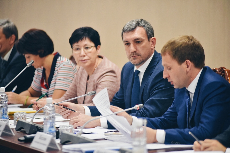 Министр по развитию Дальнего Востока провёл совещание в Правительстве Амурской области