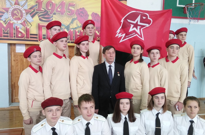 38 учеников четвертой школы  дали клятву «юнармейца»