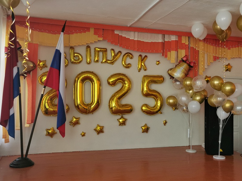 Когда в окно стучит сирени ветка…