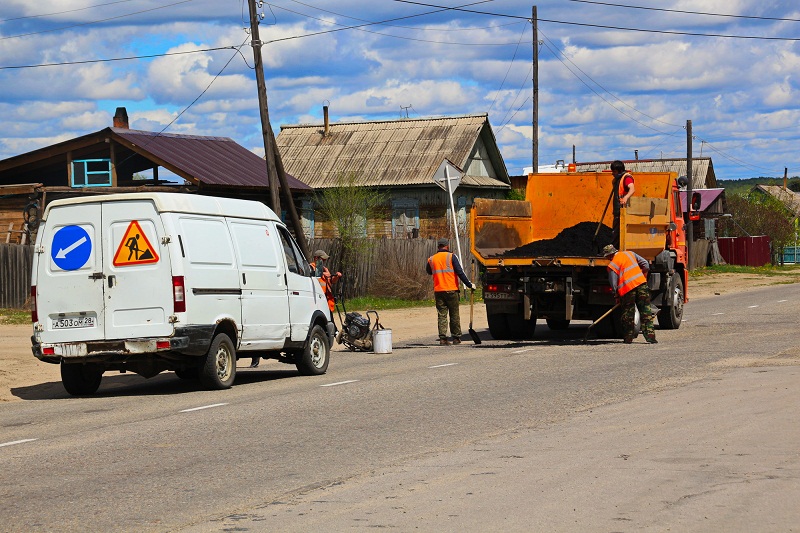 В Шимановске проходит ямочный ремонт дорог