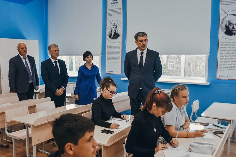 Василий Орлов посетил «Точку роста»  в школе Екатеринославки