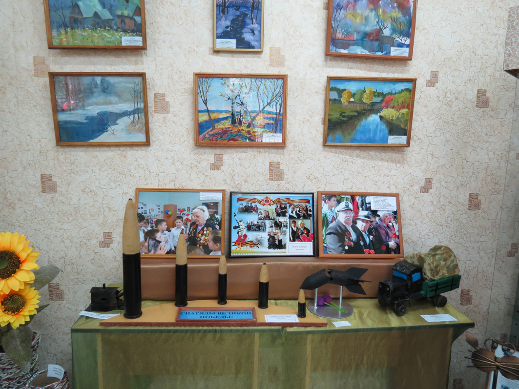 "Времен связующая нить": открыта  выставка творческих работ шимановцев разных поколений