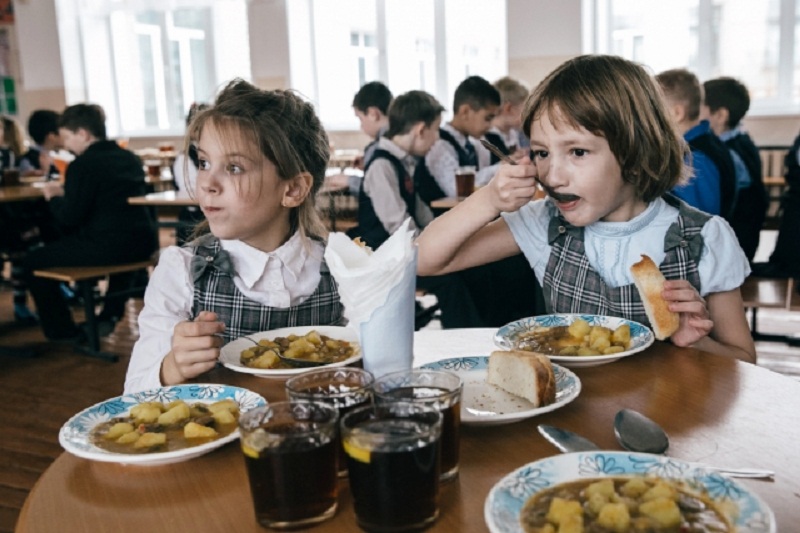 Василий Орлов: «Амурские школьники должны питаться не только бесплатно, но и качественно»