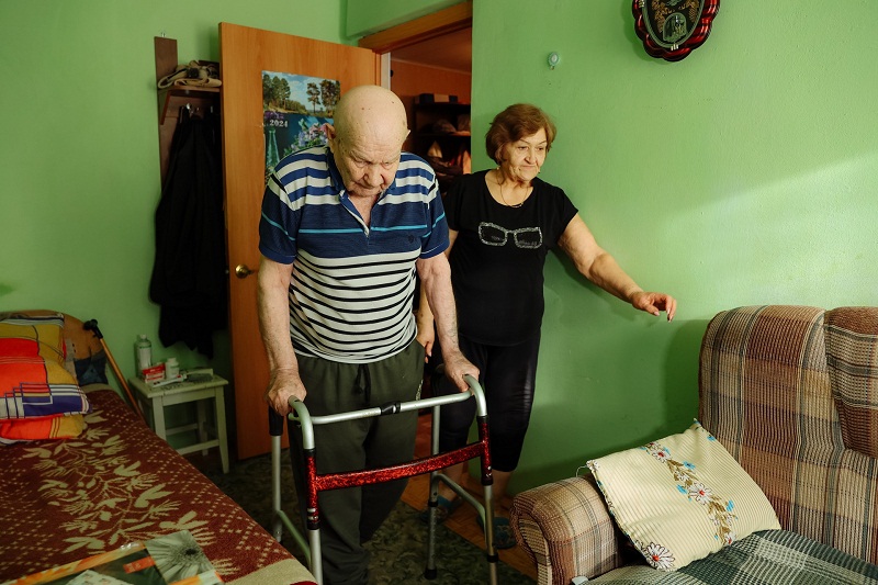 Более 100 амурских пенсионеров живут в приемных семьях