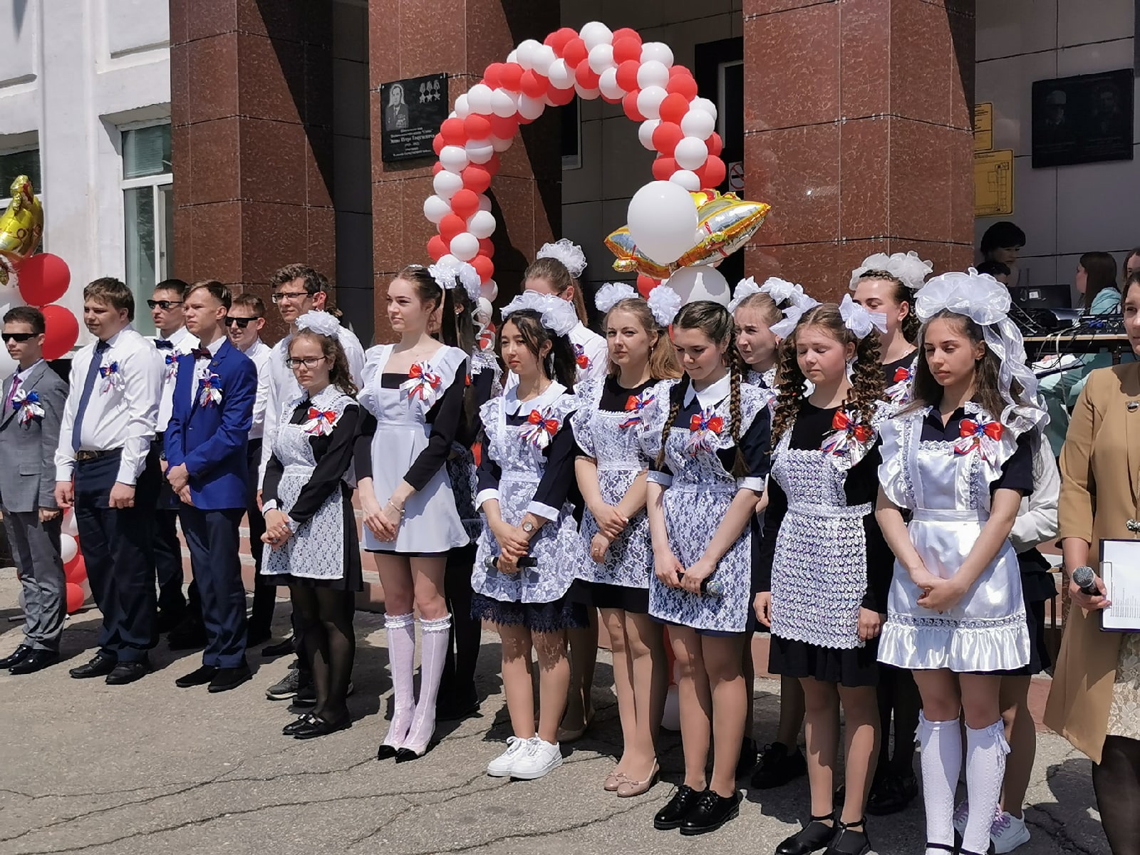 22 мая для всех выпускников Шимановска  прозвучали последние звонки