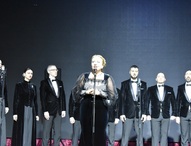 На сцене Дома культуры и спорта -  Амурский камерный хор «Возрождение»