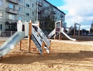 «1000 дворов»: устанавливаются детские площадки
